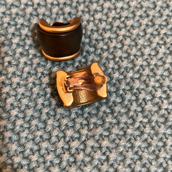 Clip on earrings - Picture 2 of 3